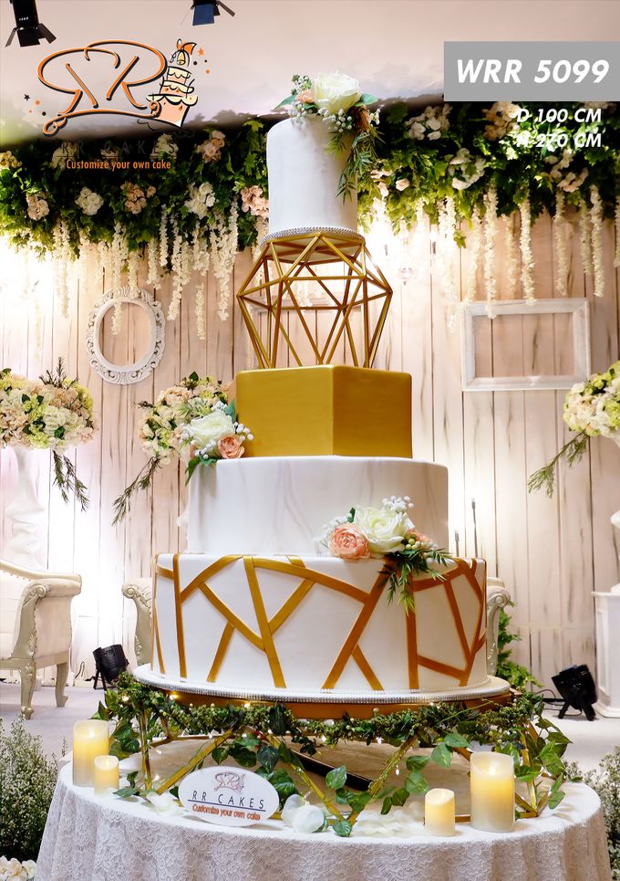 Weddingcake in 2019 - 5 tiers by RR CAKES - 005