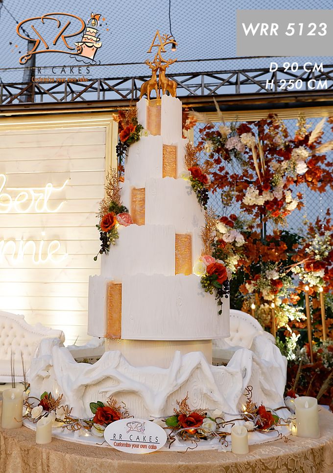 Weddingcake in 2019 - 5 tiers by RR CAKES - 021 Weddingcake in 2019 - 5 tiers by RR CAKES - 021