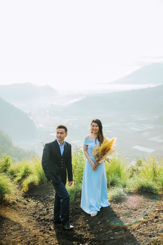 Chandra & Shinta Prewedding Photo at Pinggan Kintamani | Bali Pre-Wedding Photographer | Bali Enggament Photography by Bali Wedding Cinema - 007 Chandra & Shinta Prewedding Photo at Pinggan Kintamani | Bali Pre-Wedding Photographer | Bali Enggament Photography by Bali Wedding Cinema - 007
