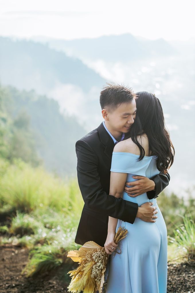 Chandra & Shinta Prewedding Photo at Pinggan Kintamani | Bali Pre-Wedding Photographer | Bali Enggament Photography by Bali Wedding Cinema - 006 Chandra & Shinta Prewedding Photo at Pinggan Kintamani | Bali Pre-Wedding Photographer | Bali Enggament Photography by Bali Wedding Cinema - 006