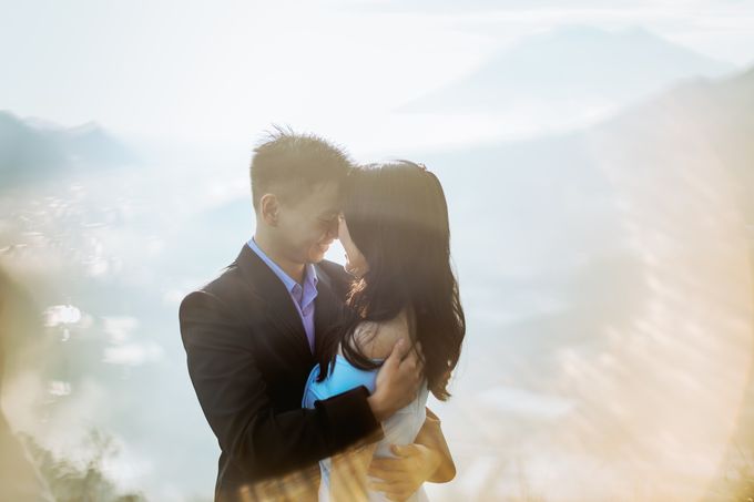 Chandra & Shinta Prewedding Photo at Pinggan Kintamani | Bali Pre-Wedding Photographer | Bali Enggament Photography by Bali Wedding Cinema - 005 Chandra & Shinta Prewedding Photo at Pinggan Kintamani | Bali Pre-Wedding Photographer | Bali Enggament Photography by Bali Wedding Cinema - 005