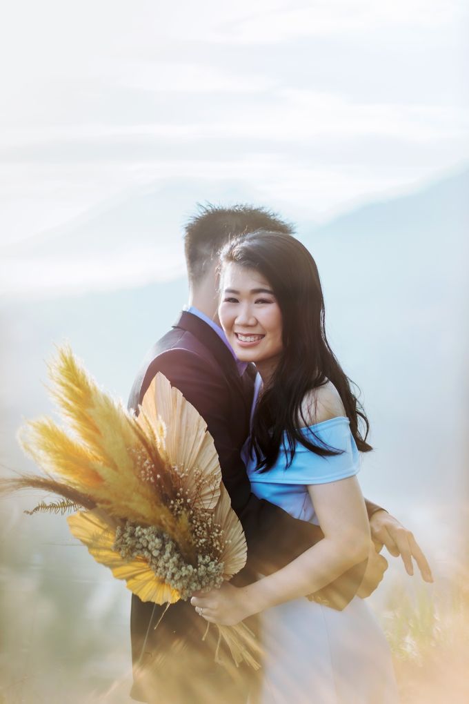 Chandra & Shinta Prewedding Photo at Pinggan Kintamani | Bali Pre-Wedding Photographer | Bali Enggament Photography by Bali Wedding Cinema - 004 Chandra & Shinta Prewedding Photo at Pinggan Kintamani | Bali Pre-Wedding Photographer | Bali Enggament Photography by Bali Wedding Cinema - 004