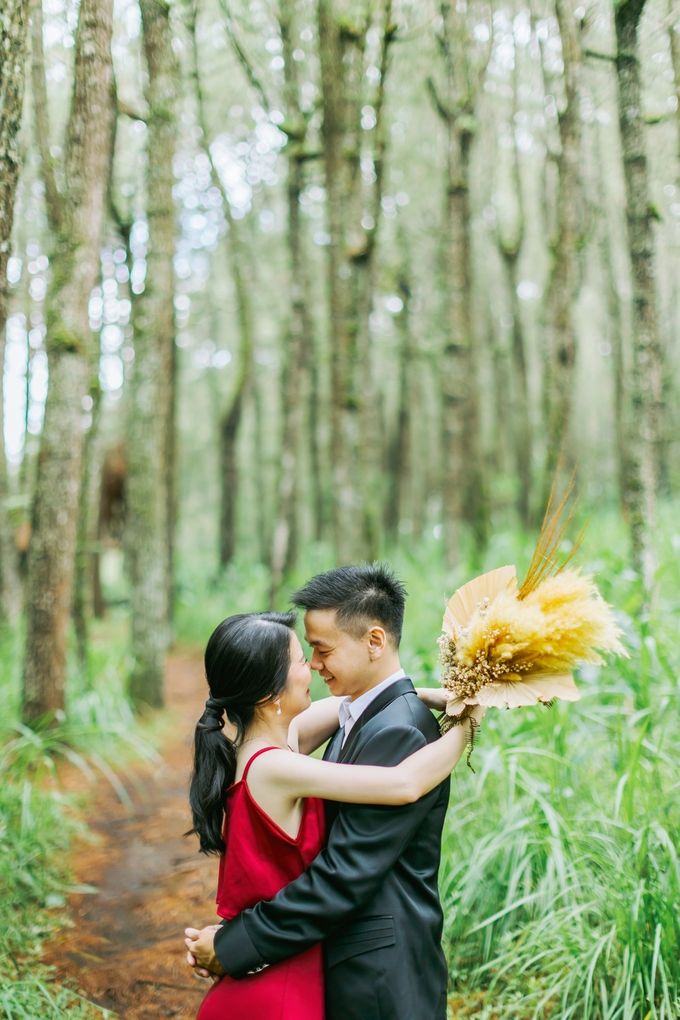 Chandra & Shinta Prewedding Photo at Pinggan Kintamani | Bali Pre-Wedding Photographer | Bali Enggament Photography by Bali Wedding Cinema - 013 Chandra & Shinta Prewedding Photo at Pinggan Kintamani | Bali Pre-Wedding Photographer | Bali Enggament Photography by Bali Wedding Cinema - 013