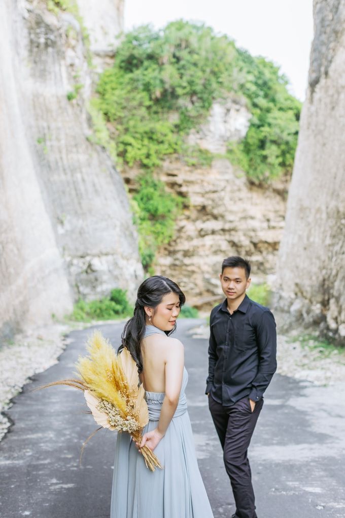 Chandra & Shinta Prewedding Photo at Pinggan Kintamani | Bali Pre-Wedding Photographer | Bali Enggament Photography by Bali Wedding Cinema - 020 Chandra & Shinta Prewedding Photo at Pinggan Kintamani | Bali Pre-Wedding Photographer | Bali Enggament Photography by Bali Wedding Cinema - 020