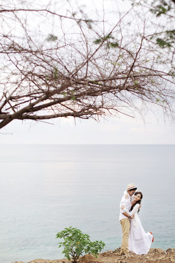 prewedding  in bali with victor malelak photograph by victor malelak photography - 026