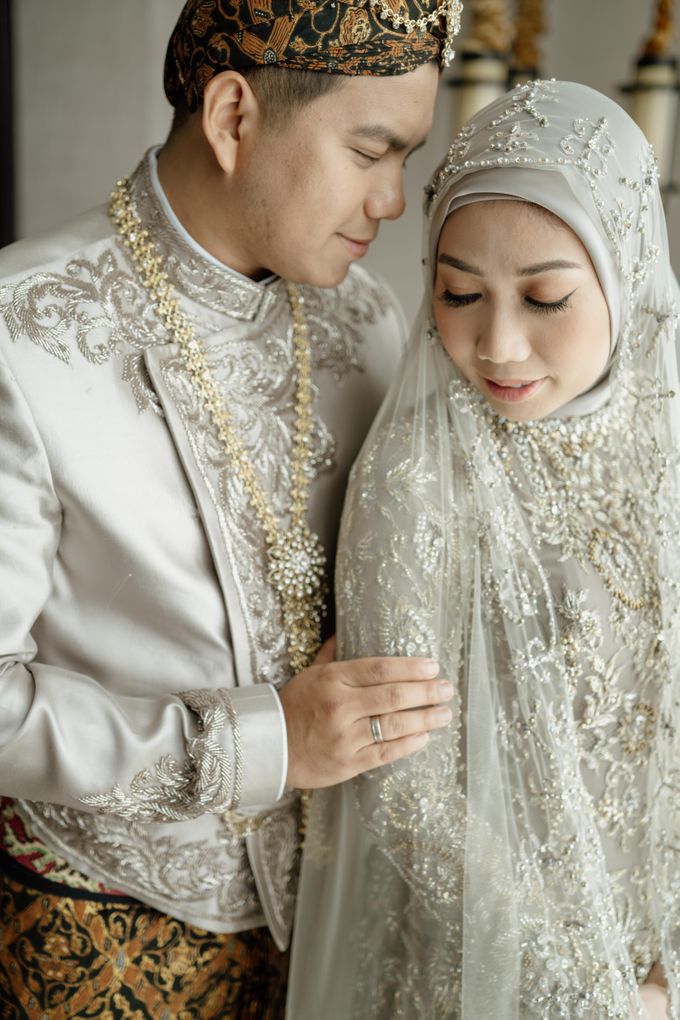 Yoshi & Putri Wedding at The Allwynn Ballroom by AKSA Creative - 005