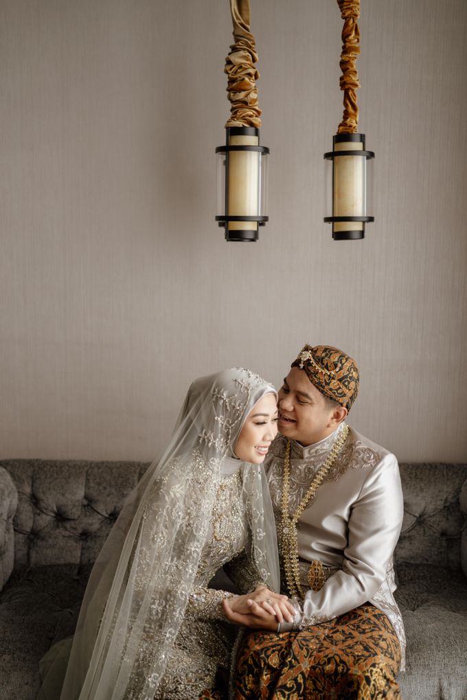 Yoshi & Putri Wedding at The Allwynn Ballroom by AKSA Creative - 008