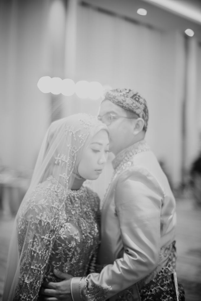 Yoshi & Putri Wedding at The Allwynn Ballroom by AKSA Creative - 010