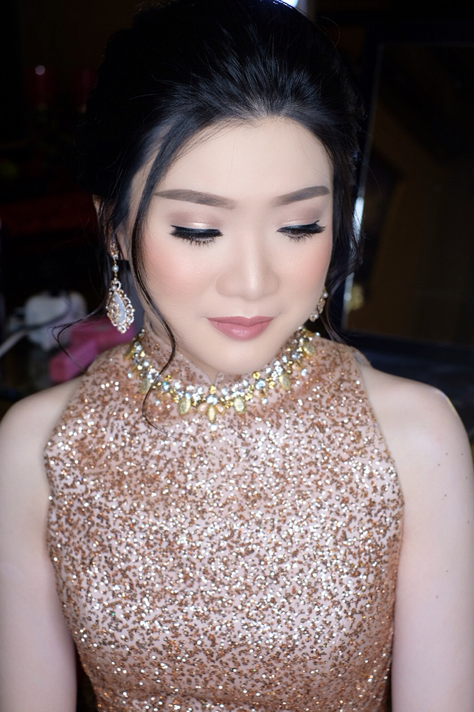 Makeup & Hairdo Engagement for Ms. Inge Hiunata by makeupbyyobel - 011