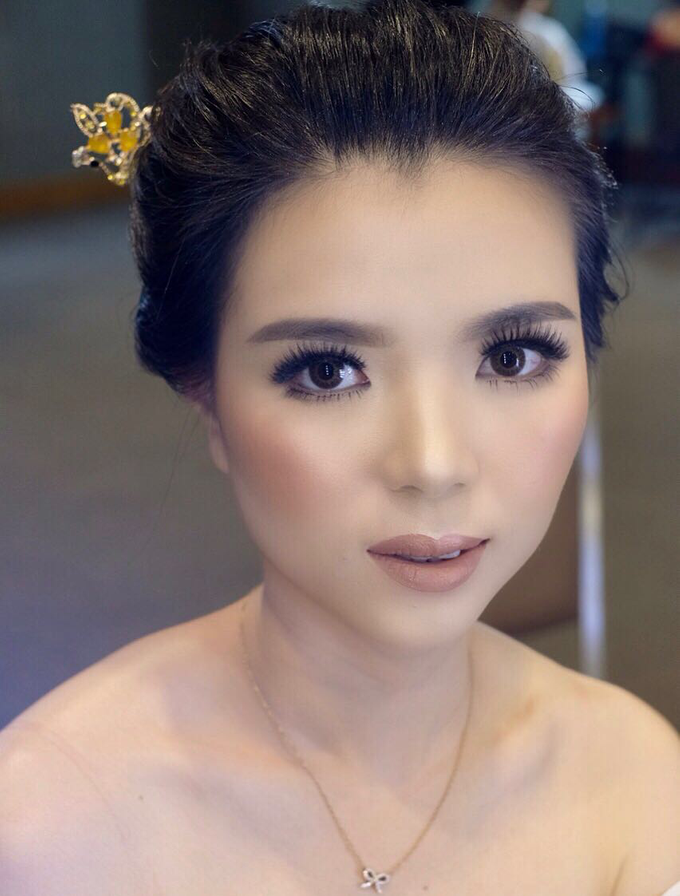 Makeup & Hairdo Sister of the Bride (Ms. Lidyana) by makeupbyyobel - 002