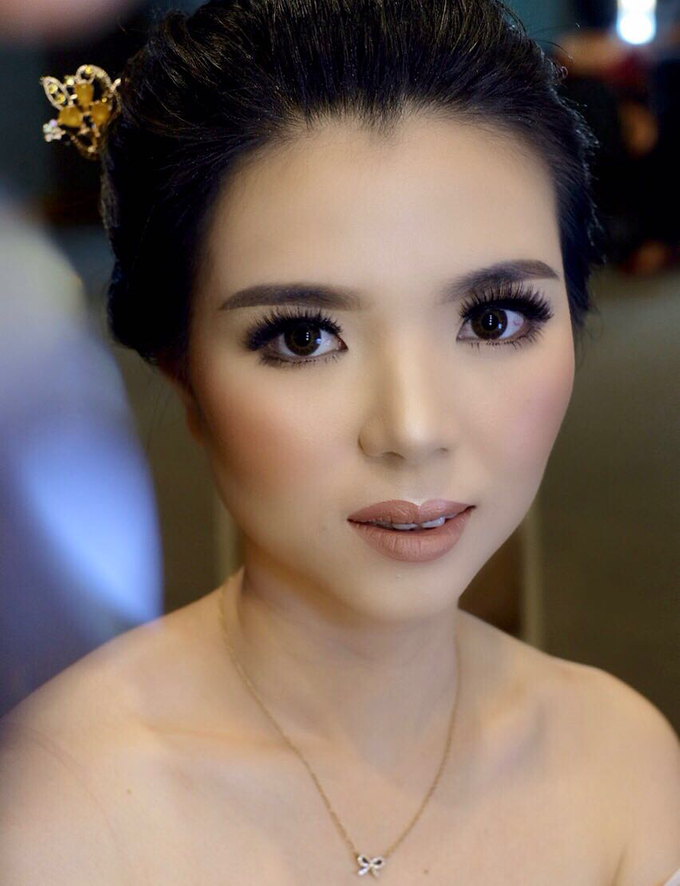 Makeup & Hairdo Sister of the Bride (Ms. Lidyana) by makeupbyyobel - 001