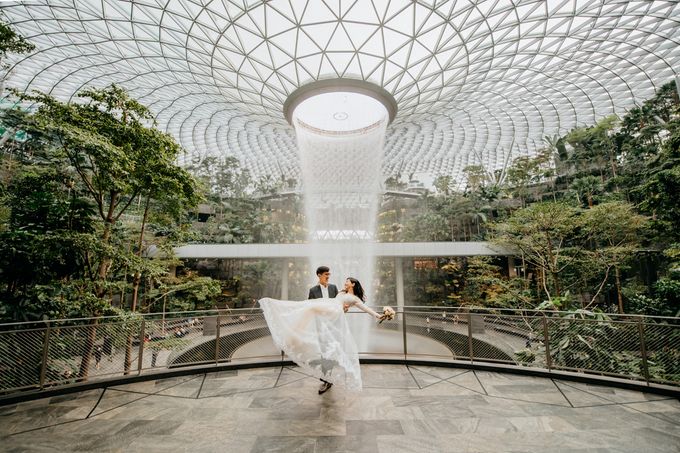 Jewel Changi & Botanic Gardens Pre-Wedding Shoot by GrizzyPix Photography - 001