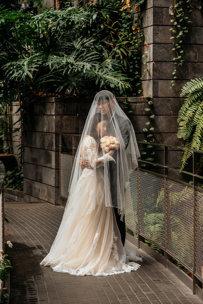 Jewel Changi & Botanic Gardens Pre-Wedding Shoot by GrizzyPix Photography - 021