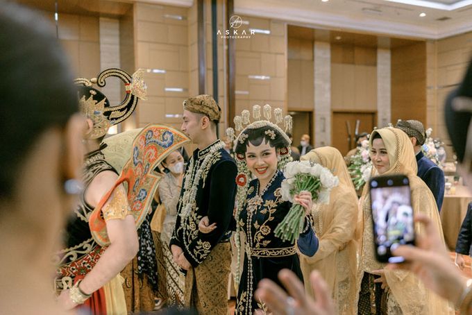 The Wedding of  Ayu & Ikbal by Sky Wedding Entertainment Enterprise & Organizer - 012