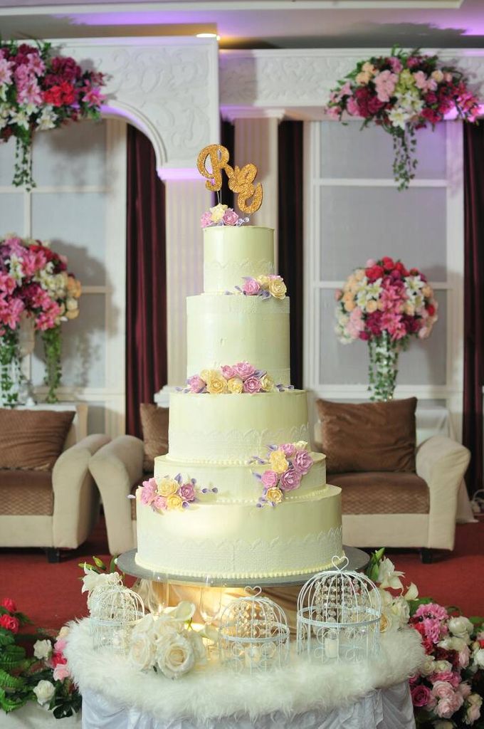 5 Tier Wedding Cake by Uci Bakery - 001 5 Tier Wedding Cake by Uci Bakery - 001