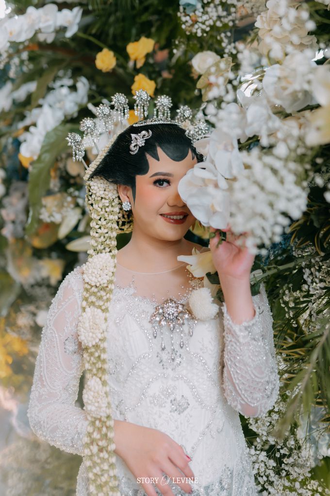 wedding story of Bagas & Karina by storyoflevine - 009