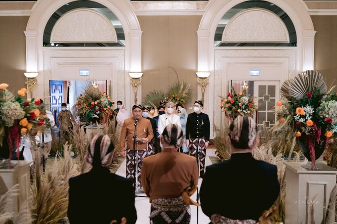 Shangrilla Hotel - Akad Nikah Anis Dony Adat Jogja  by Shangri-La Hotel - 005