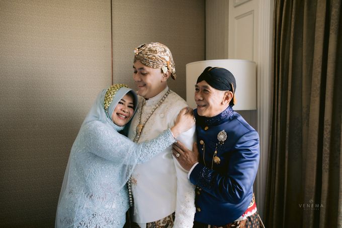 Shangrilla Hotel - Akad Nikah Anis Dony Adat Jogja  by Shangri-La Hotel - 004