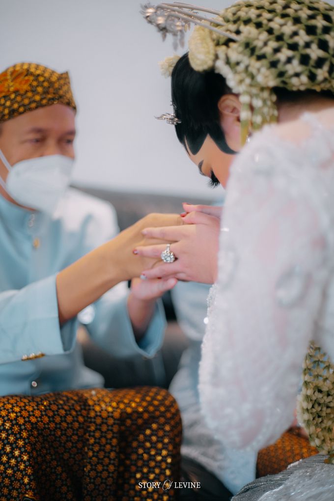wedding story of Bagas & Karina by Warehouse Music Entertainment - 016 wedding story of Bagas & Karina by Warehouse Music Entertainment - 016