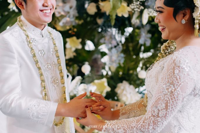 wedding story of Bagas & Karina by storyoflevine - 023