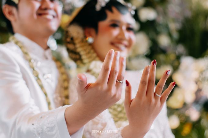 wedding story of Bagas & Karina by storyoflevine - 002