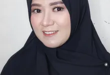 Makeup for Photo Shoot, indoor (studio) by Tiyas Makeup