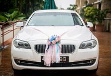 Cusromised wedding flowers decorations for Church weddings by Promise To Love