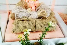 CLASIC WHITE BOX (burlap ringbox) by DNY Creative