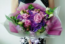 Hand bouquets / flower gift box by Flora woods