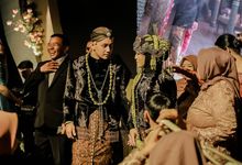 Pernikahan Juan dan Bulan // Sebuah Kisah dalam Balutan Keanggunan by Kayuwangi Wedding Planner & Organizer