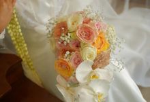 Sunshine & Sweet Vows: Lisa & Yuda’s Joyful Union by Kayuwangi Wedding Planner & Organizer