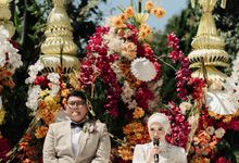 “Tradisi Modern Bertemu Bold Floral – Dekorasi Akad Outdoor Jakarta” faiz & rayi by yellow bird