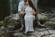 Couple Photosession Roxana at Tegenungan Waterfall #couplephotobali #baliphotoshoot by KAMALA WEDDINGS