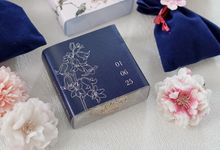 Sangjit Hampers Half Moon Box by Jollene Gifts