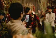 Acara lamaran yang dipersiapkan dalam waktu 1 bulan diselingi dengan libur natal dan tahun baru, dalam situasi LDR Jakarta-Belanda. Konsep acara engag by undefined