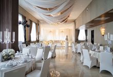 Timeless White: An Intimate Wedding Affair by THE TRIBRATA, HOTEL & CONVENTION CENTER
